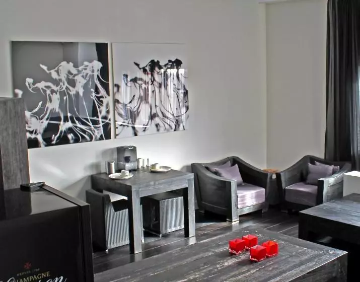 Hotel Pure