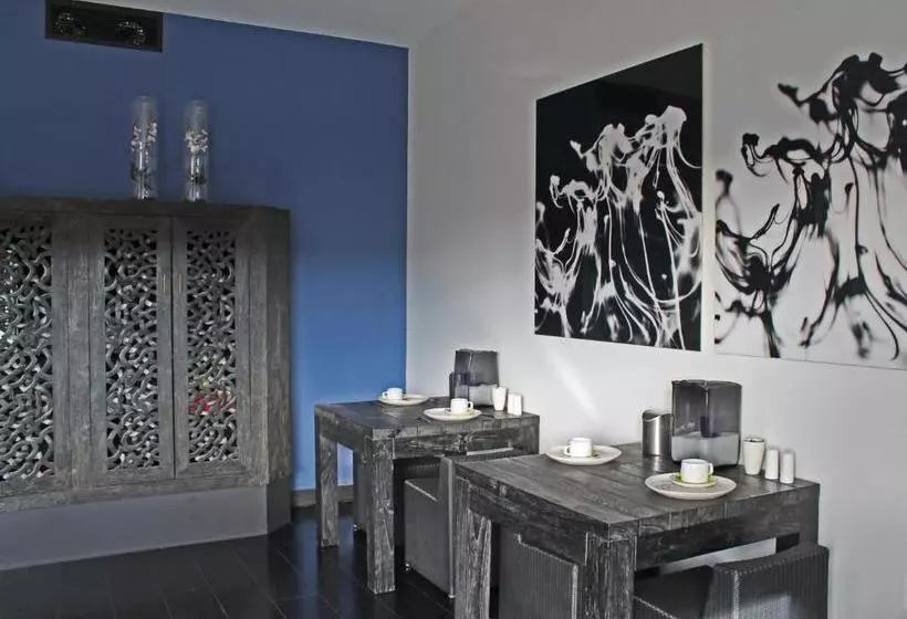 Hotel Pure