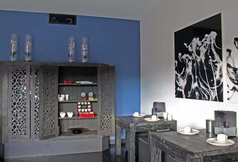 Hotel Pure