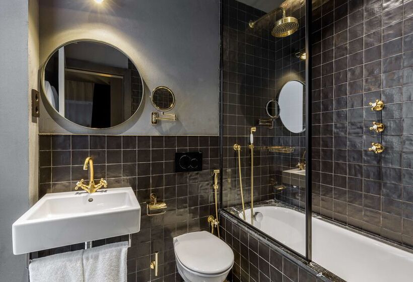 هتل Room Mate Gerard