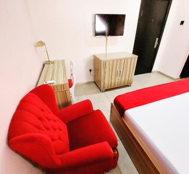 هتل The Ambassadors