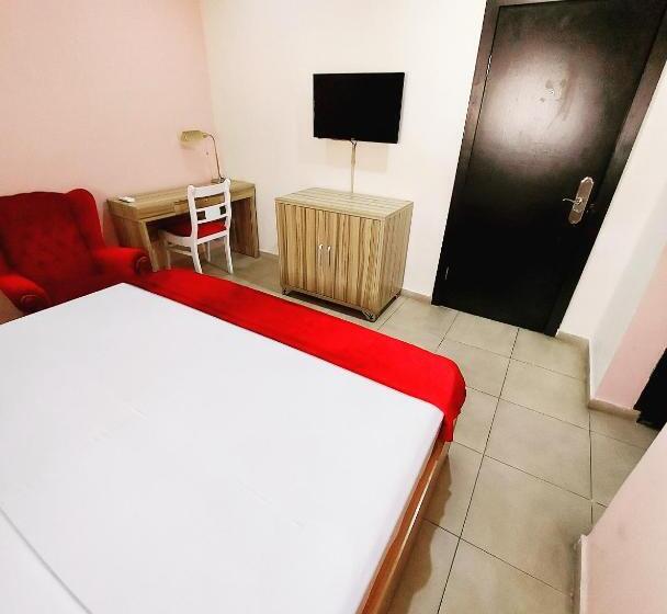 هتل The Ambassadors