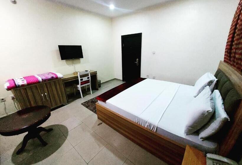 هتل The Ambassadors