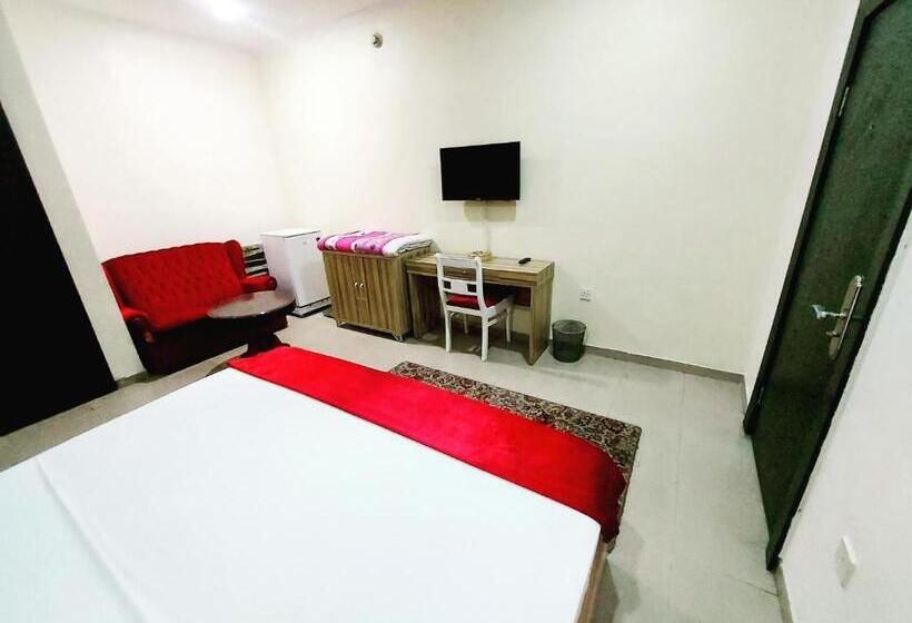 هتل The Ambassadors