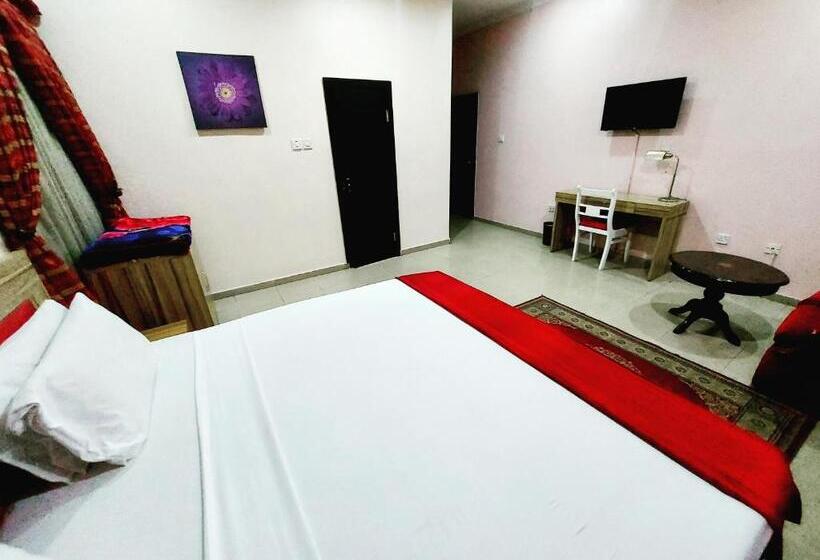 هتل The Ambassadors