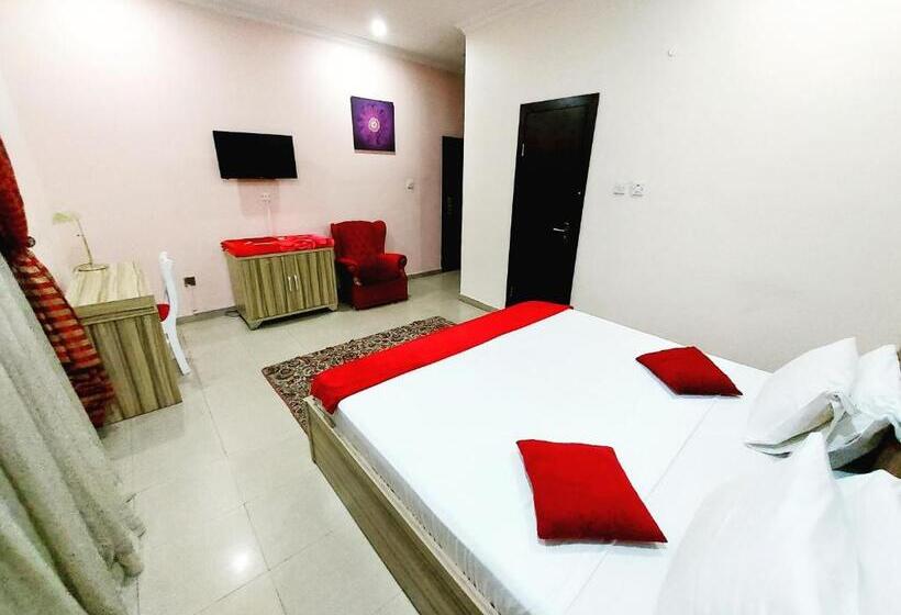 هتل The Ambassadors