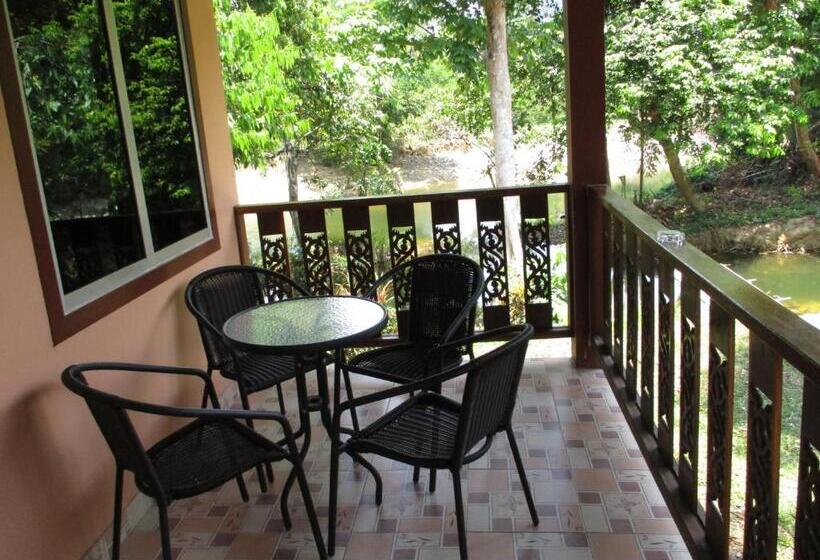 Khao Sok Island Resort