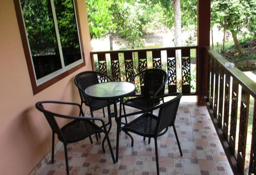 Khao Sok Island Resort