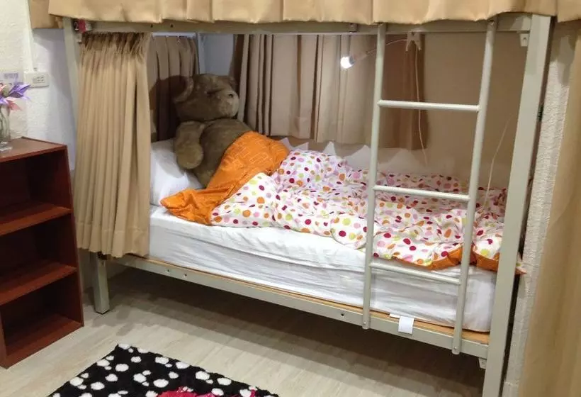 مسافرخانه 巢鴨青年館