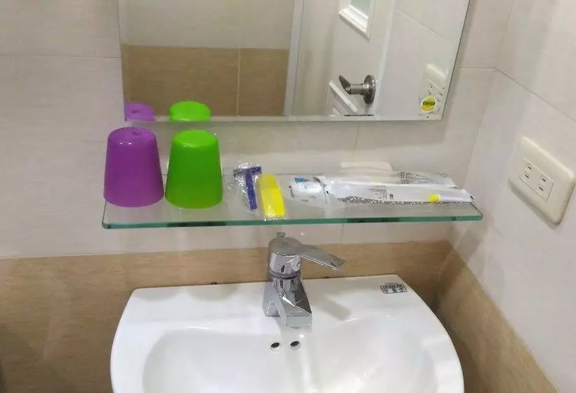 مسافرخانه 巢鴨青年館