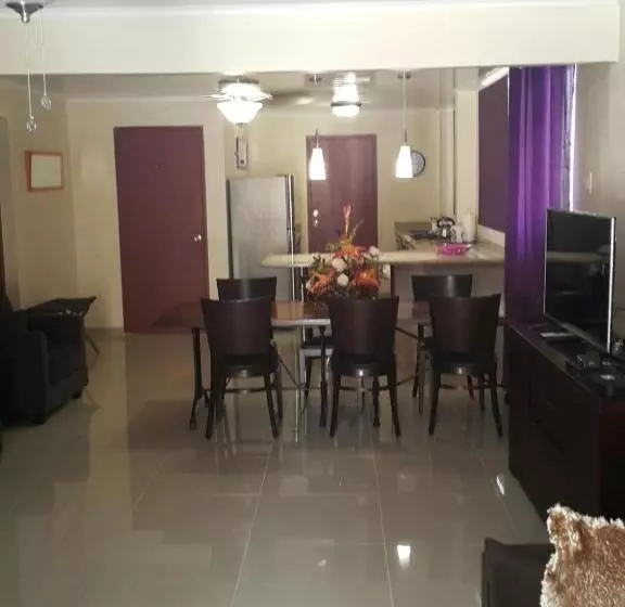 Pista Q Hostel And Apartments