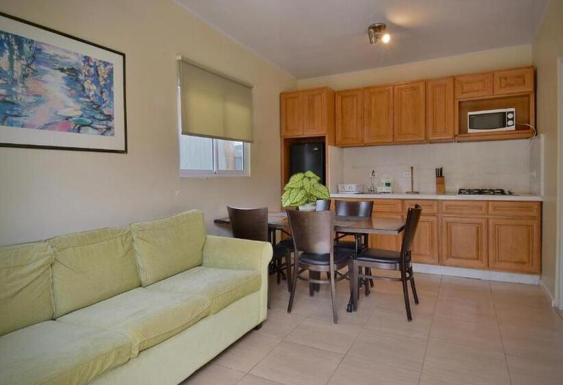 Pista Q Hostel And Apartments