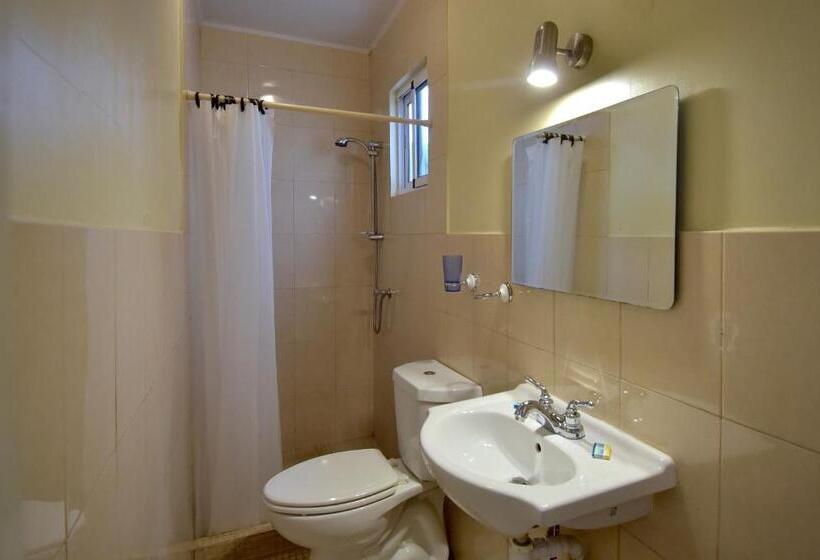 Pista Q Hostel And Apartments