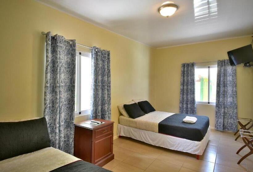 Pista Q Hostel And Apartments