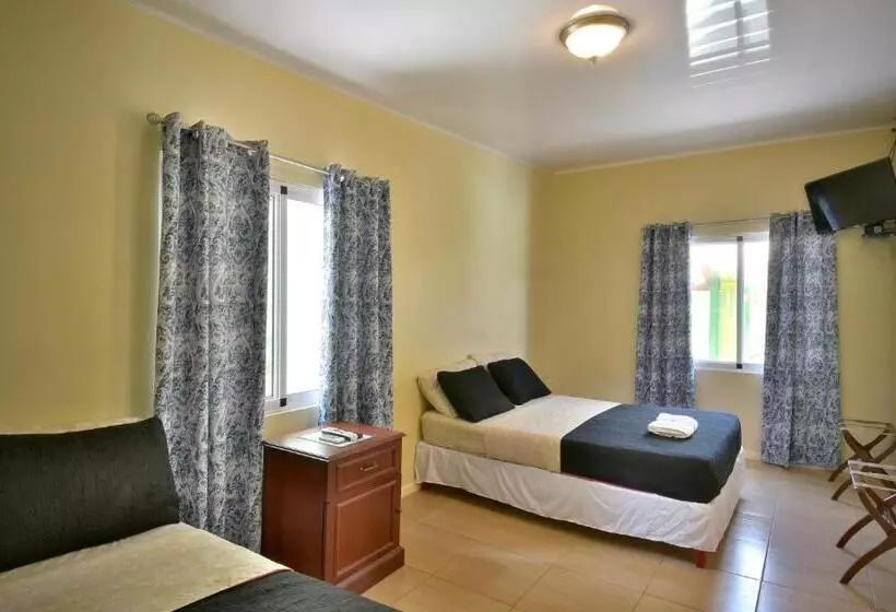 Pista Q Hostel And Apartments