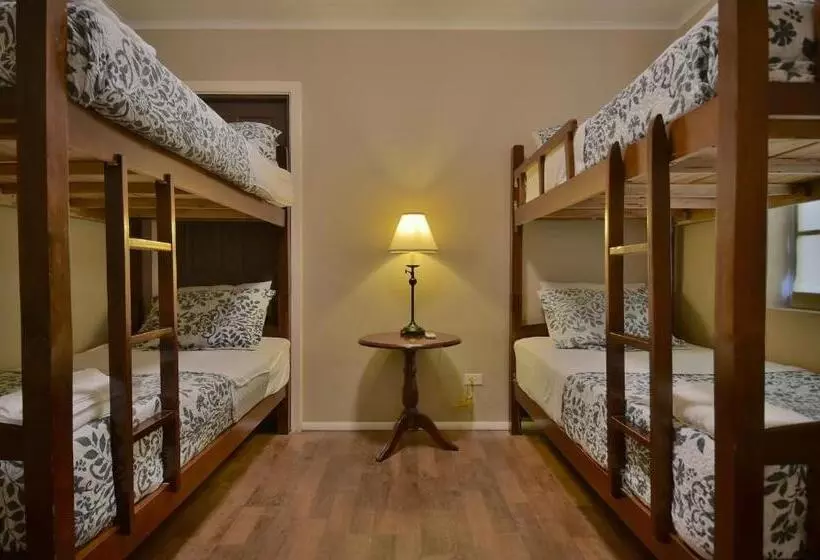 Pista Q Hostel And Apartments