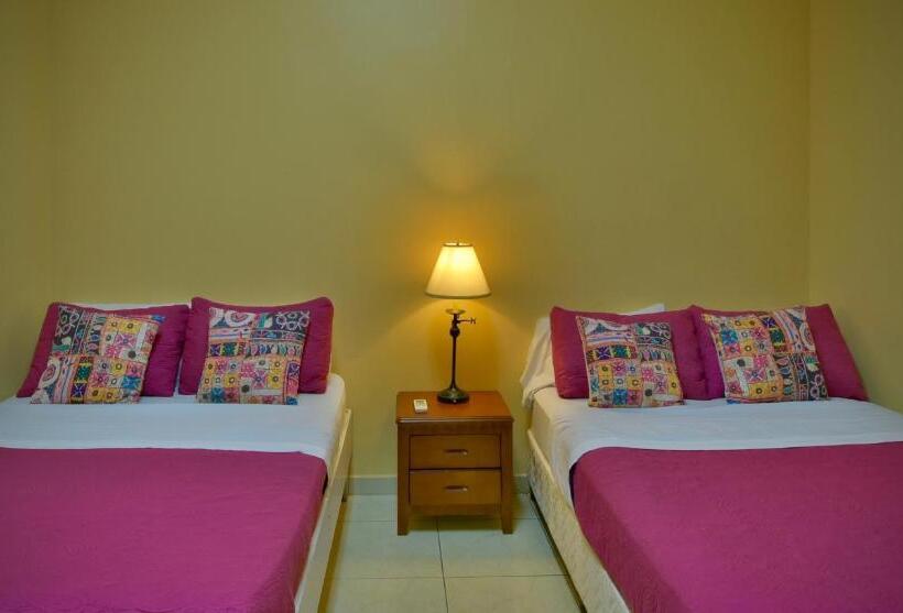 Pista Q Hostel And Apartments