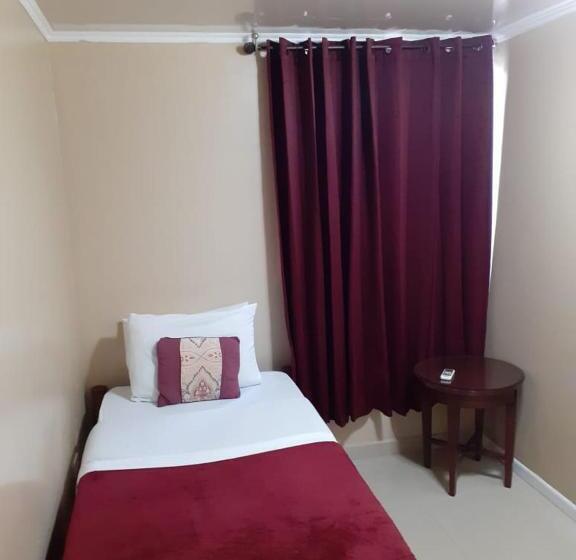 Pista Q Hostel And Apartments