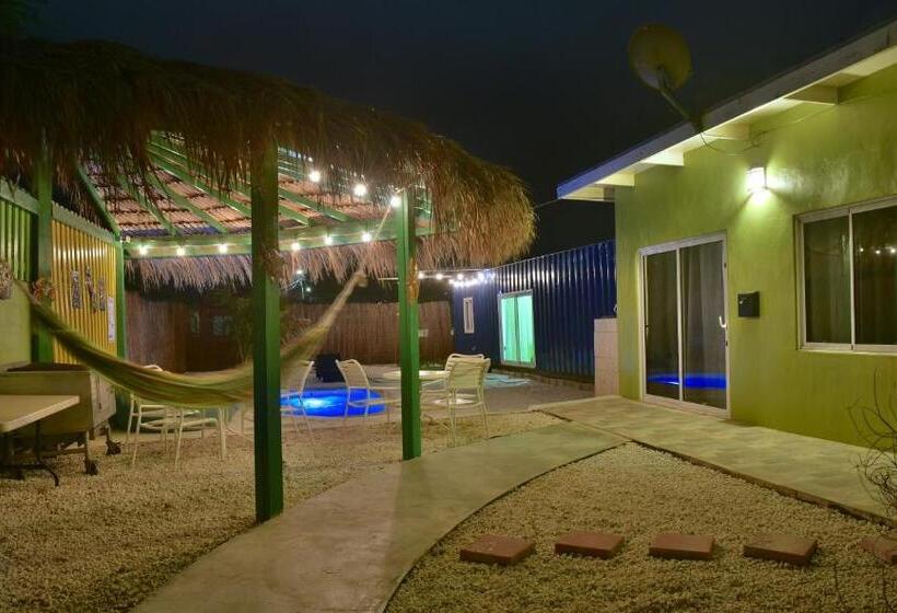 Pista Q Hostel And Apartments