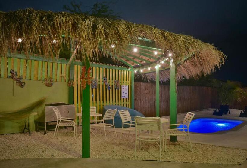 Pista Q Hostel And Apartments