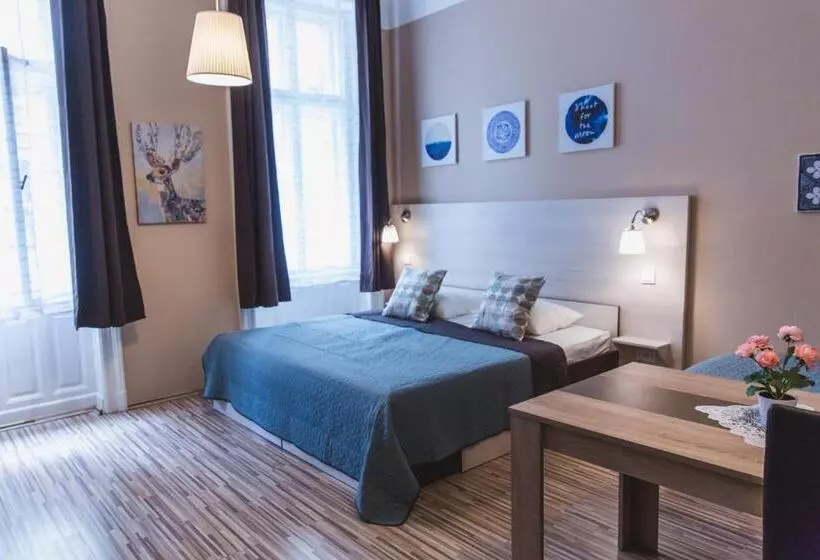 Retkeilymaja East Station Private Rooms & Apartments