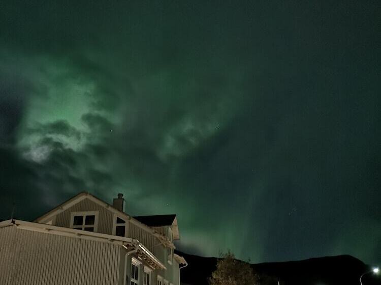 هاستل Puffin Hotel Vík