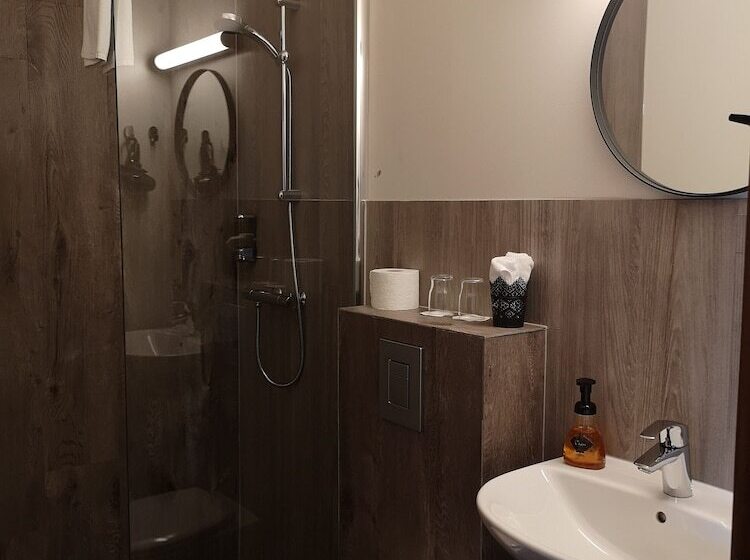 هاستل Puffin Hotel Vík