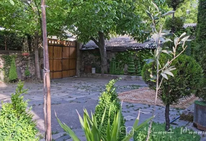 Shushan B&b