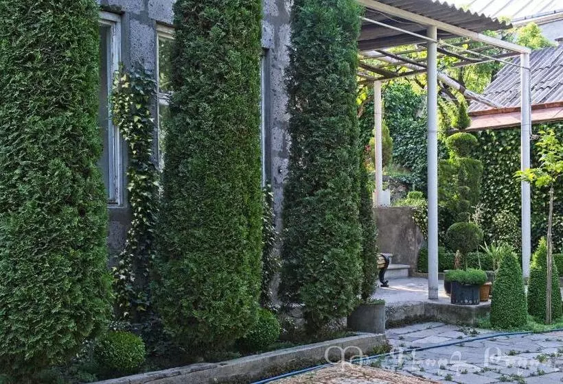 Shushan B&b
