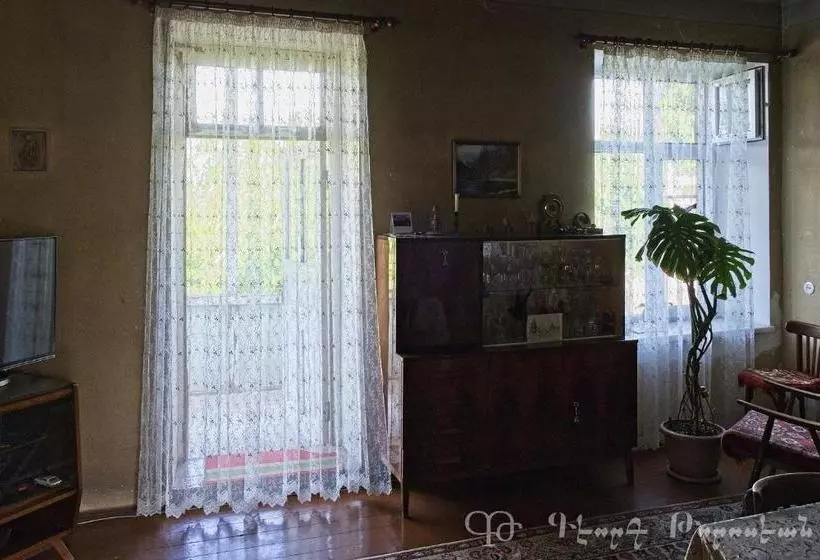 Shushan B&b