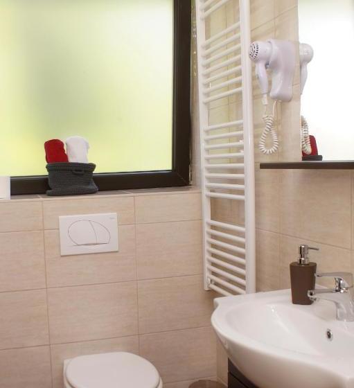 住宿加早餐  Fitromax Ajka