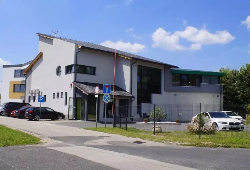 Aamiaismajoitus (B&B) Fitromax Ajka
