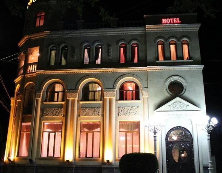 تختخواب و صبحانه Golden Apricot