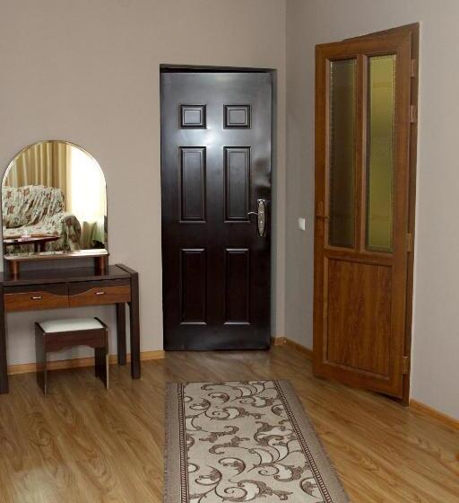 تختخواب و صبحانه Golden Apricot