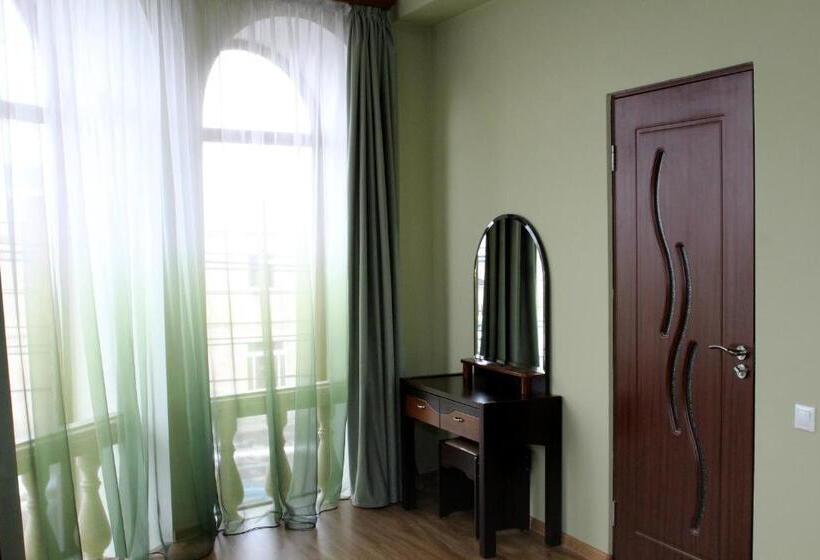 تختخواب و صبحانه Golden Apricot