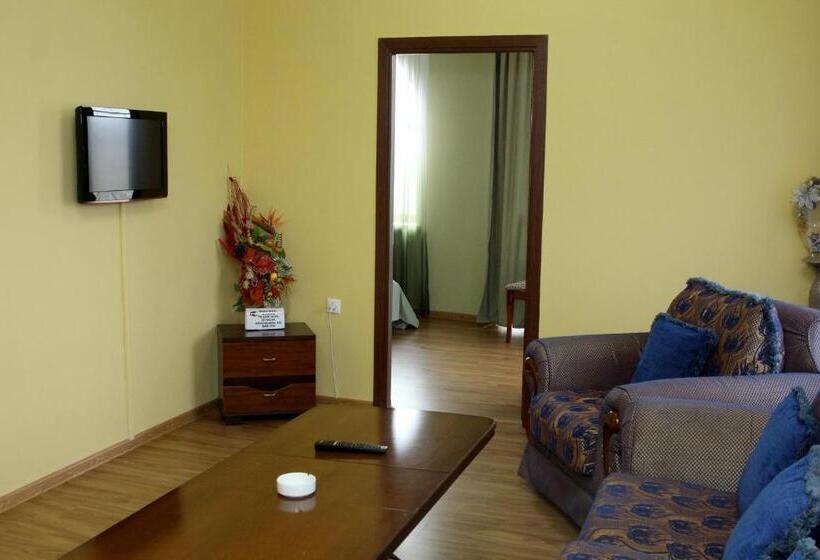 تختخواب و صبحانه Golden Apricot