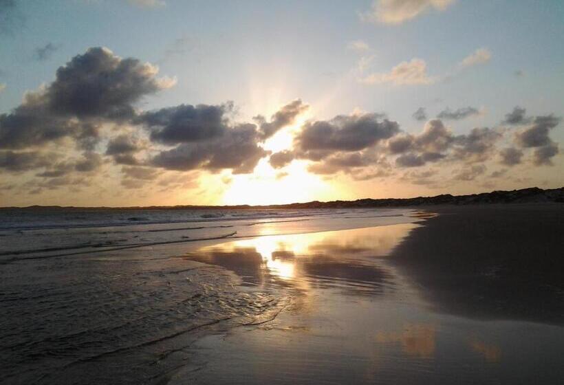 تختخواب و صبحانه Shella White House