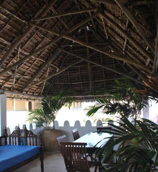 تختخواب و صبحانه Shella White House