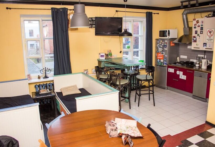 تختخواب و صبحانه Trinity Hostel