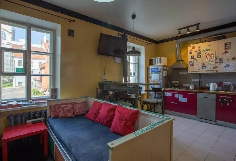تختخواب و صبحانه Trinity Hostel