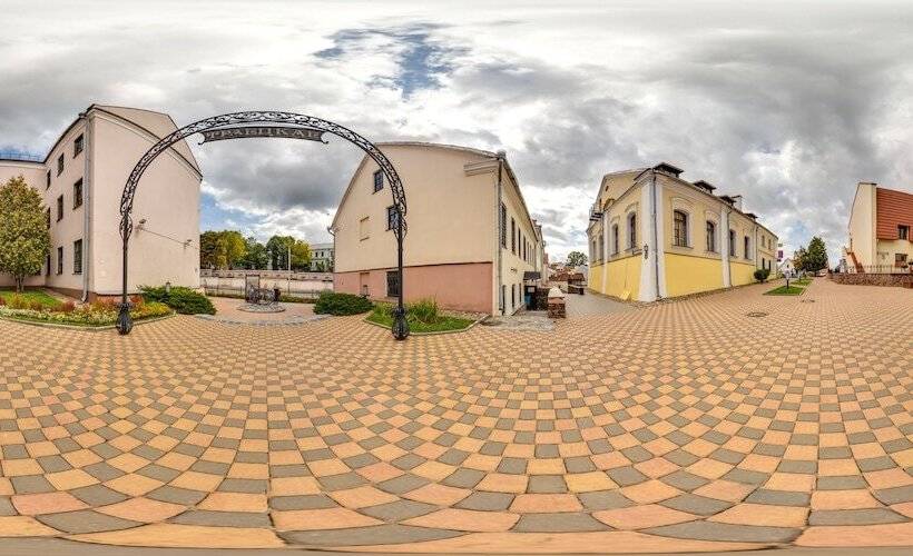 تختخواب و صبحانه Trinity Hostel