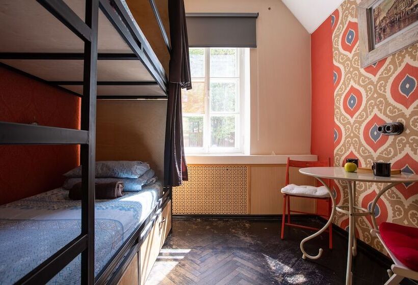 تختخواب و صبحانه Trinity Hostel