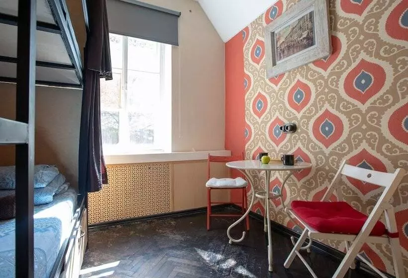 تختخواب و صبحانه Trinity Hostel