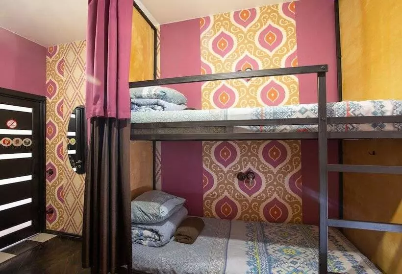 تختخواب و صبحانه Trinity Hostel