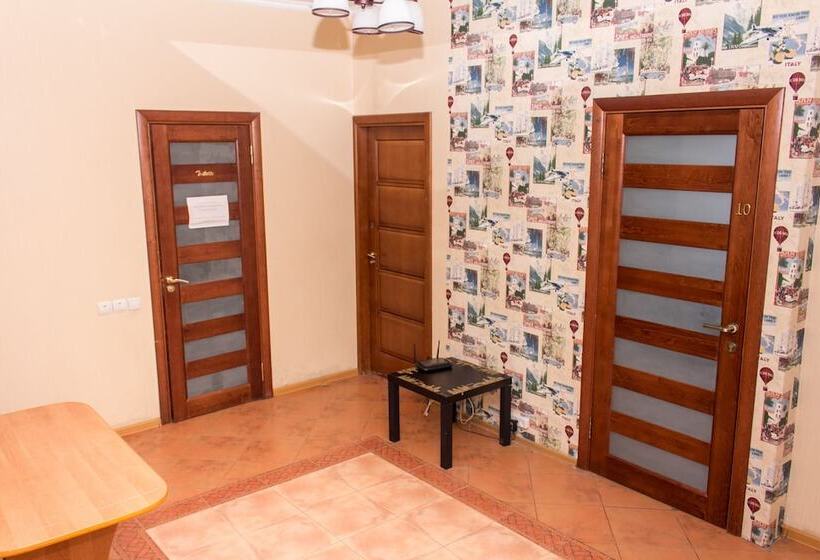 تختخواب و صبحانه Trinity Hostel