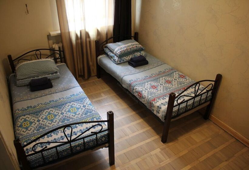 تختخواب و صبحانه Trinity Hostel