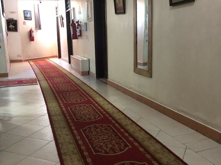 تختخواب و صبحانه Tudor Water Sports