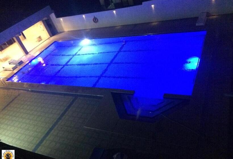 تختخواب و صبحانه Tudor Water Sports