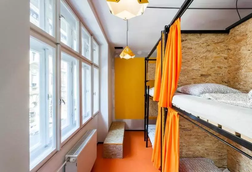 Essential Hostel