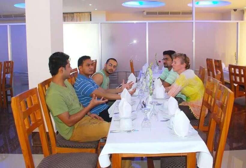 هتل Holiday Xpress